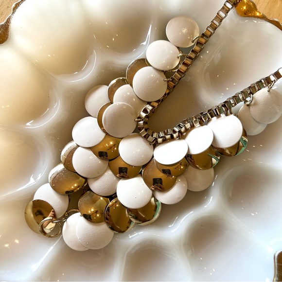 Vintage Anchor Hocking Milk Glass Deviled Egg Divided Plate with Gold Rim 1950s - Picture 7 of 7